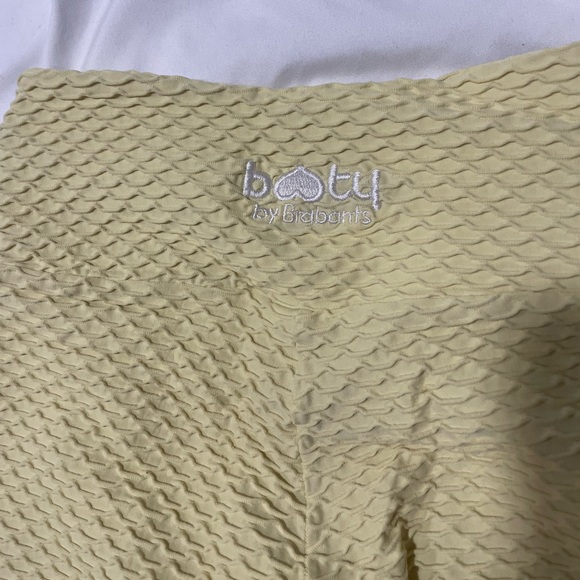 Booty By Brabants “Croco Skin” Leggings | Pale Yellow - Picture 2 of 4